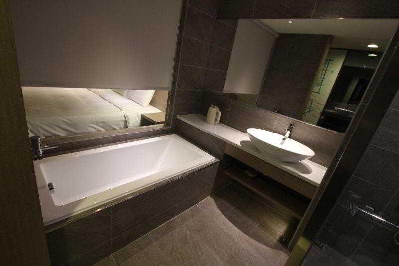 Quarantine Hotel - Chaiin Hotel - Dongmen Taipei Esterno foto